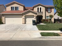 Building Photo - Huge Bella Flora house ready for you to ca...