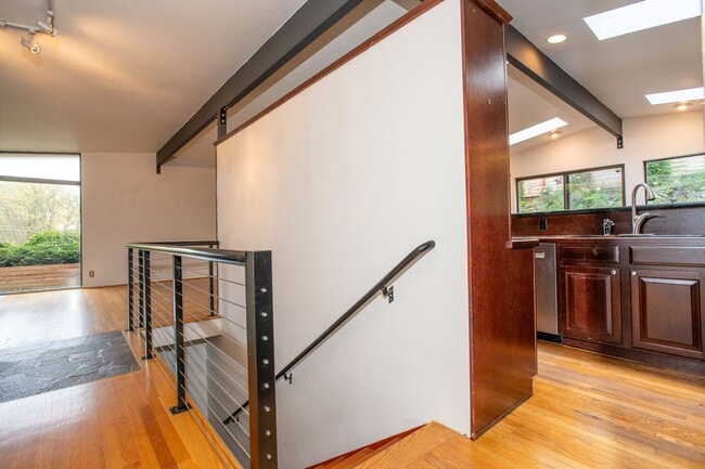 Building Photo - Magnolia 4 bedroom, 3 bathroom