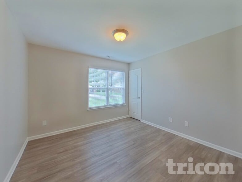 Building Photo - 6235 Leslie Drive