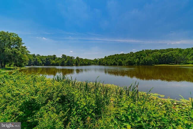 Building Photo - 6012 Westchester Park Dr