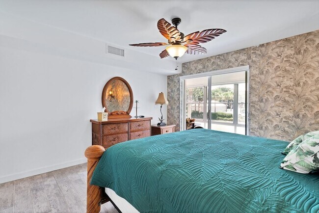 Building Photo - 1441 Ocean Dr