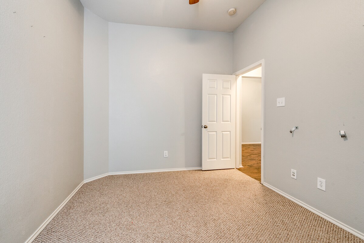 Building Photo - 4844 Grinstein Dr