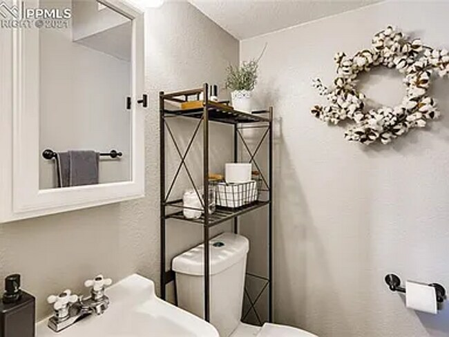 Building Photo - Charming Colorado Springs Home – Spacious ...