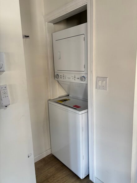 washer and dryer included - 96 River St