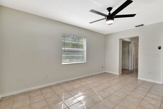 Building Photo - Beachside Bliss in Hobe Sound – Move-In Ready with Room to Roam!