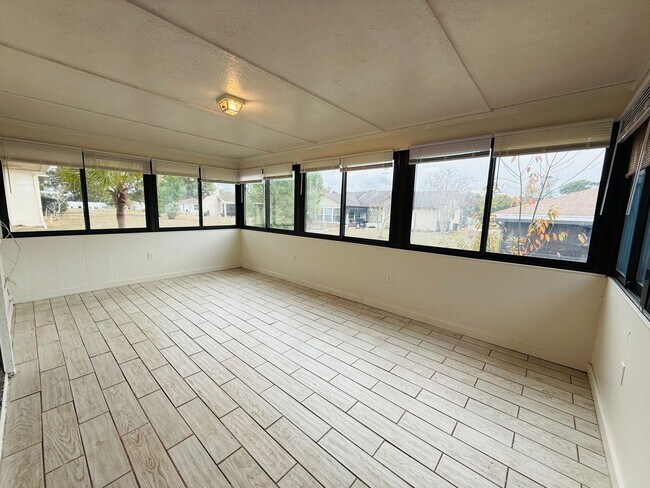 Building Photo - 2 Bedroom 2 bathroom home for Rent in Weeki Wachee FL!