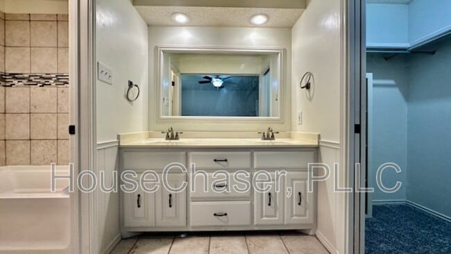 Building Photo - 6814 Hyden Ave