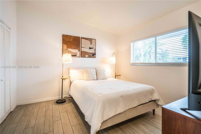 Building Photo - 1750 S Treasure Dr