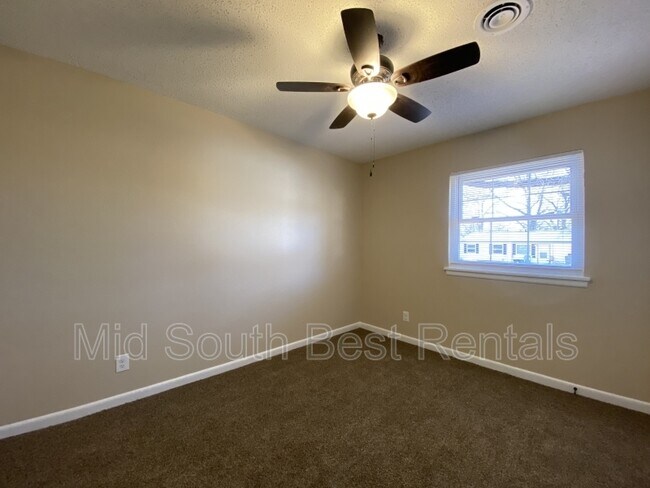 Building Photo - 33 Elmhurst Dr