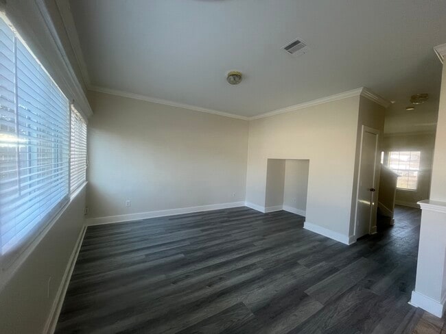 Building Photo - 11809 Longwood Garden Way