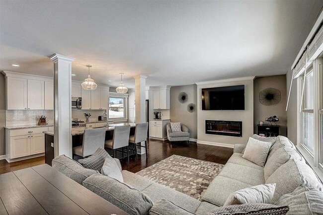 Building Photo - Updated Brookfield 4 bedroom home