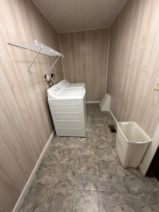 Building Photo - Charming 3 Bed, 2 Bath Warner Robins Home!