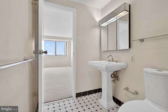 Building Photo - 4141 Henderson Rd