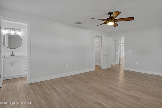 Building Photo - 580 Pine Tree Dr
