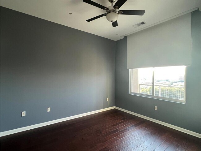 Building Photo - 54 Rainey St