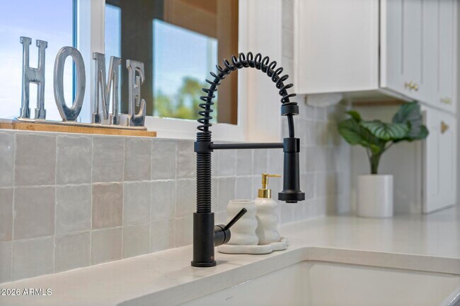 Building Photo - 8513 E Indianola Ave