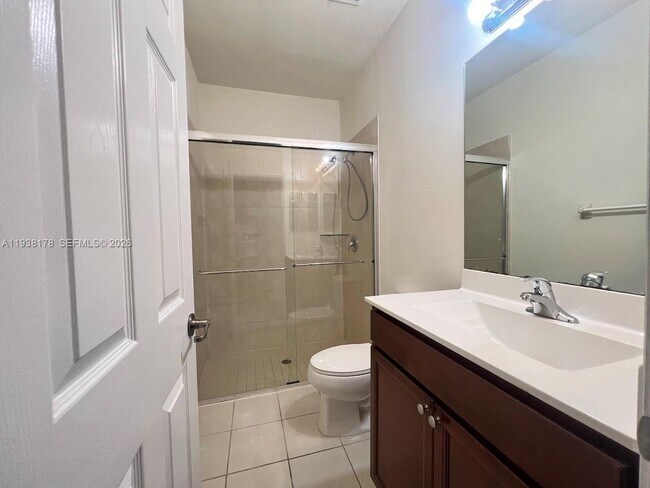 Building Photo - 191 SE 35 Ave