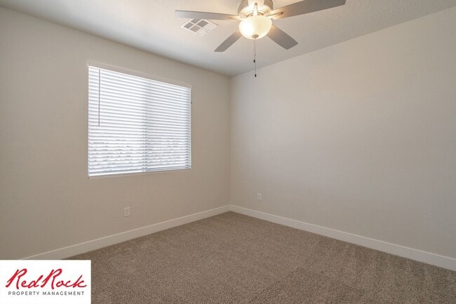 Building Photo - Hurricane Valley 3 Bedroom Townhome