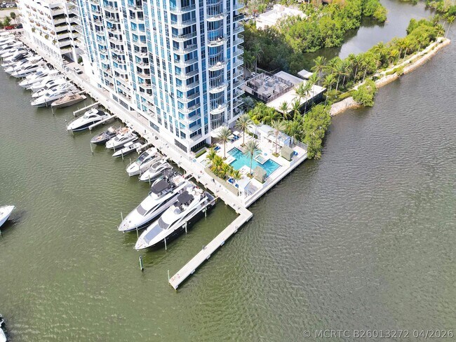 Building Photo - 17301 Biscayne Blvd