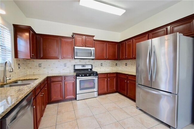 Building Photo - 2150 Waterford Park Dr