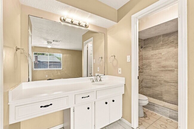 Building Photo - 703 Conestoga Cir