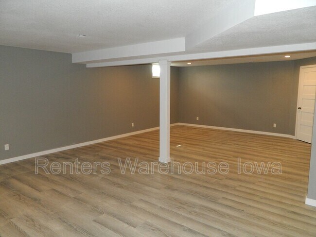 Building Photo - 809 SE 12th St