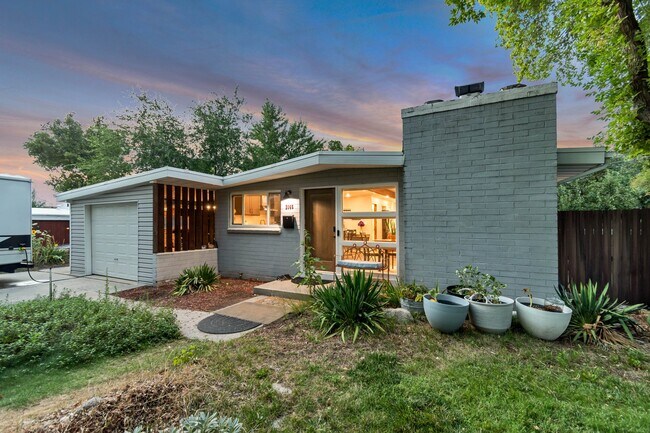 Building Photo - 2065 E Bo Mar Dr