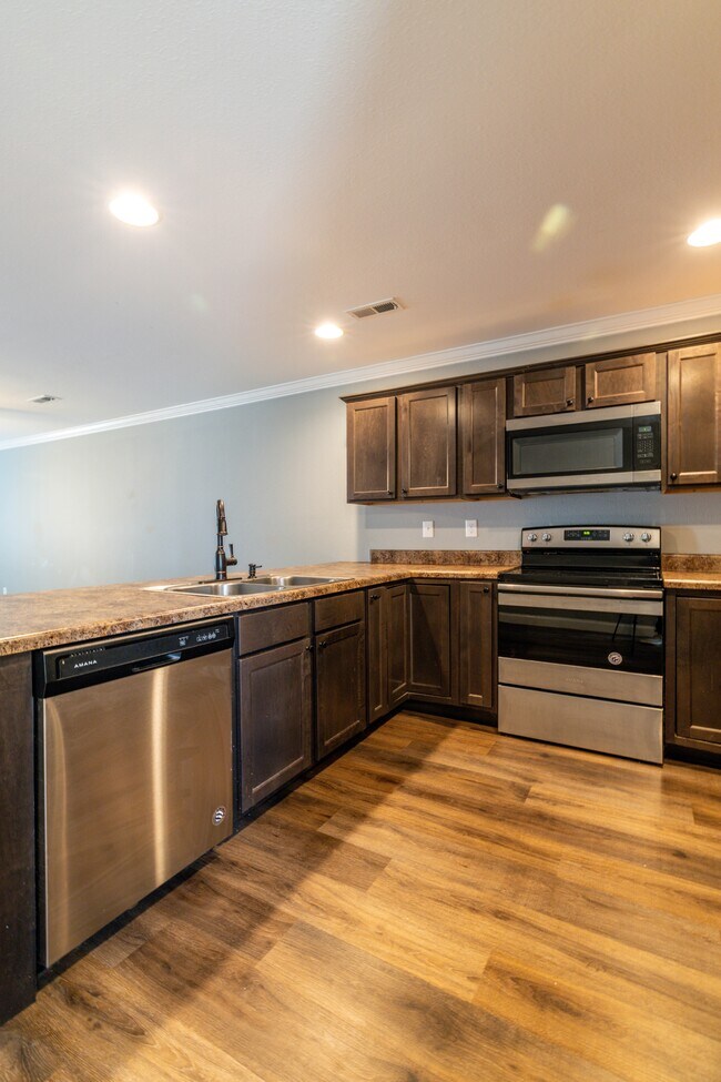 Building Photo - 924 Warrior Hill Dr