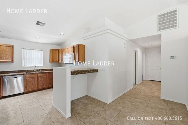 Building Photo - 10452 W Arivaca Dr