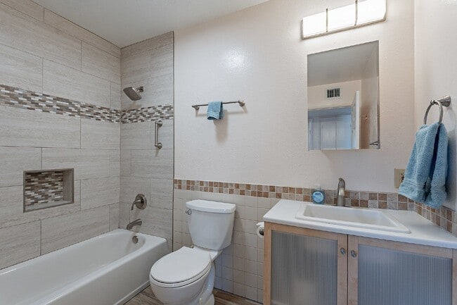 Building Photo - 8416 E Rancho Vista Dr