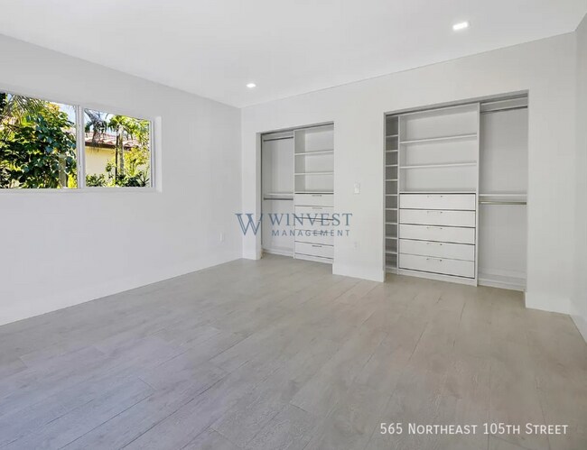 Building Photo - 565 NE 105th St