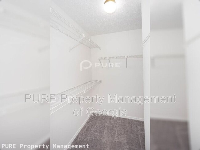 Building Photo - 2408 Country Park Dr
