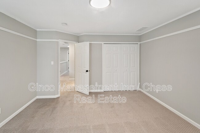 Building Photo - 1320 E Arnold St