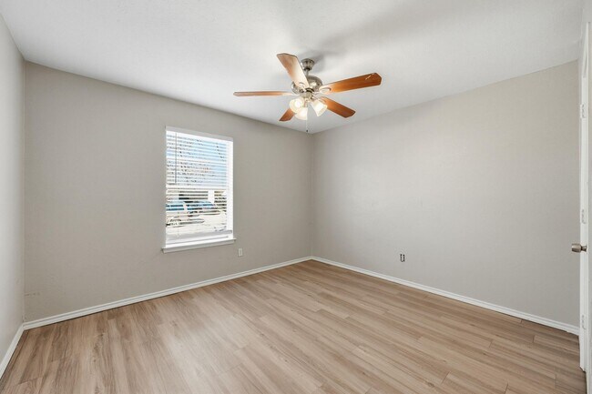 Building Photo - Beautifully Updated 3 Bed, 2 Bath Home