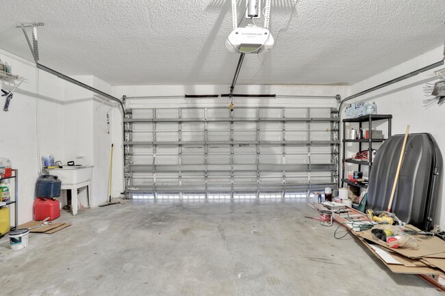 Building Photo - 4066 Cresent Creek St