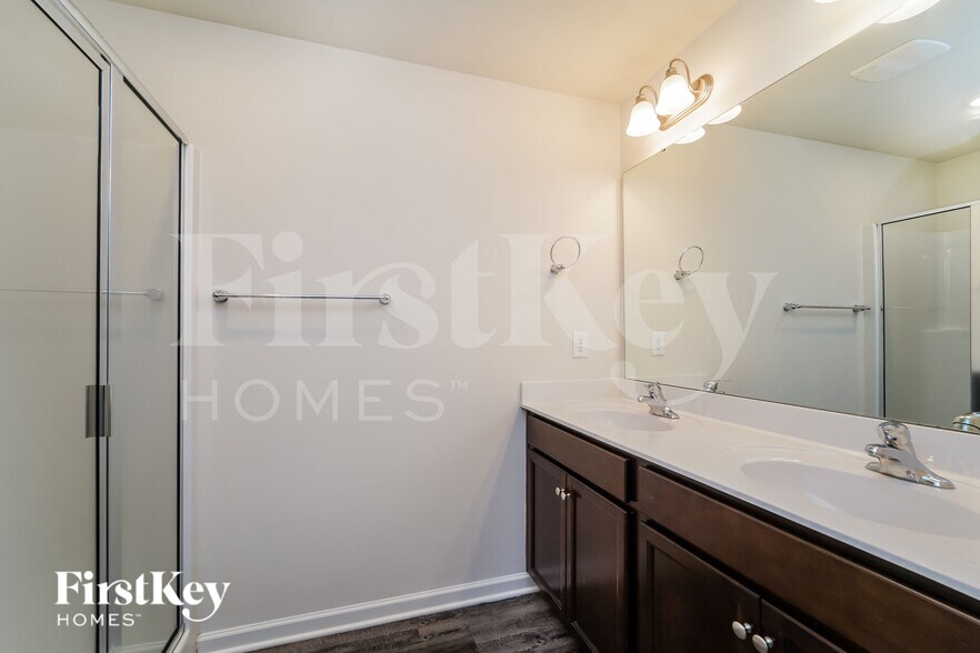 Building Photo - 2035 Cypress Village Dr NW
