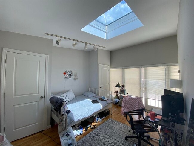 Building Photo - 614 GRAND St