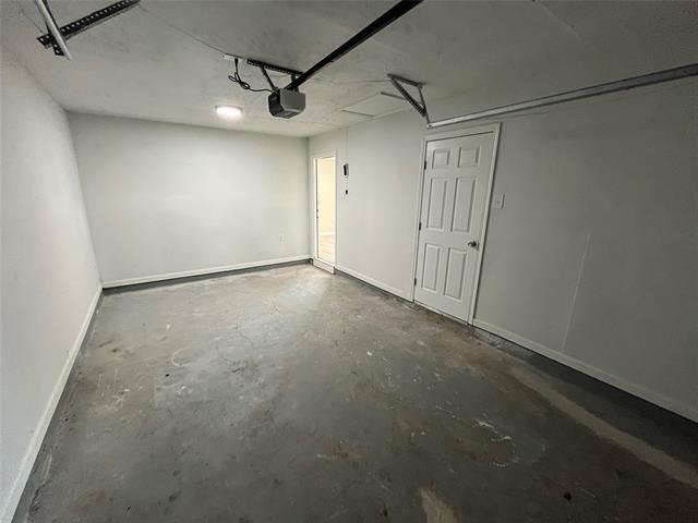 Building Photo - 2930 Gardenia Dr