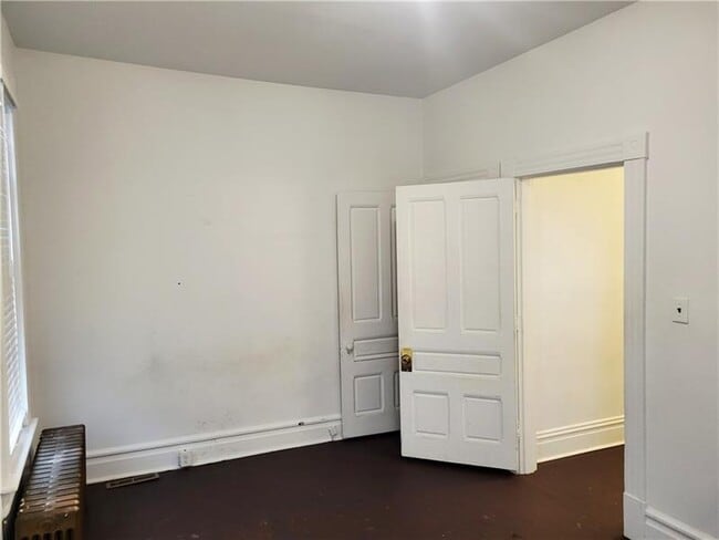 Building Photo - 438 S Maple Ave