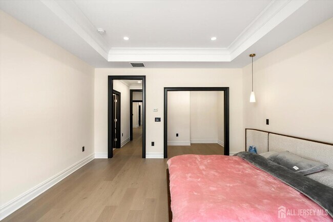 Building Photo - 11 Hamilton Dr