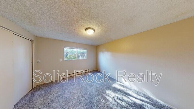 Building Photo - 4740 Scenic Cir