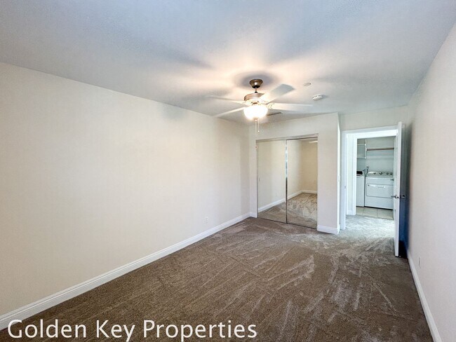 Building Photo - Beautiful Tri-Level Condo in The Bluffs at Carlsbad with Lagoon Views!!