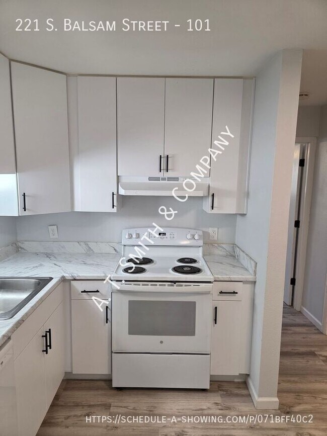 Building Photo - 221 S Balsam St