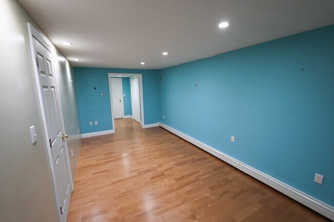 Building Photo - 8 Mt Calvary Rd