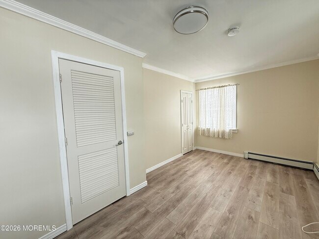 Building Photo - 63 Shorewood Dr