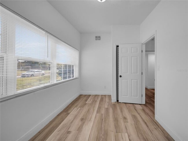 Building Photo - 40 S Linden Dr