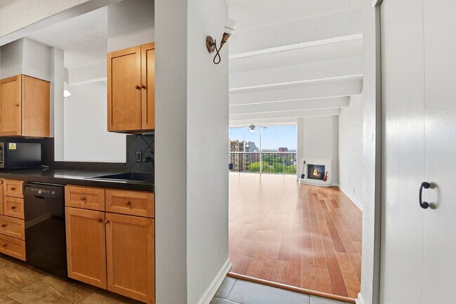Building Photo - $2,240.95 - 2 Bed, 2 Bath Condo in Denver with Central AC!