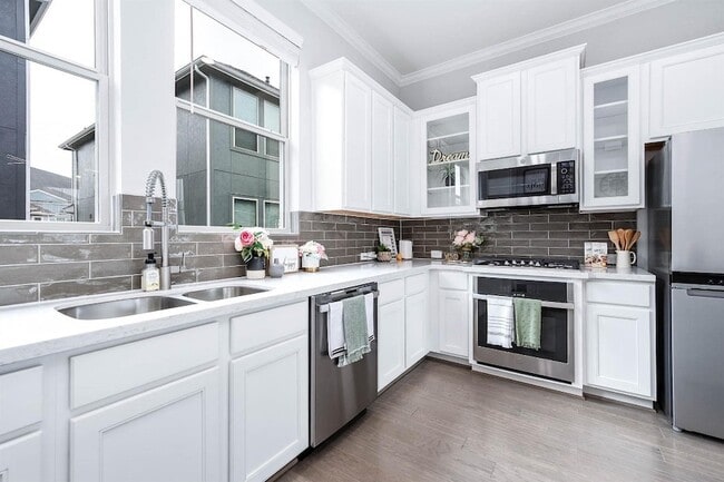 Building Photo - 2022 Groveland Glen Dr