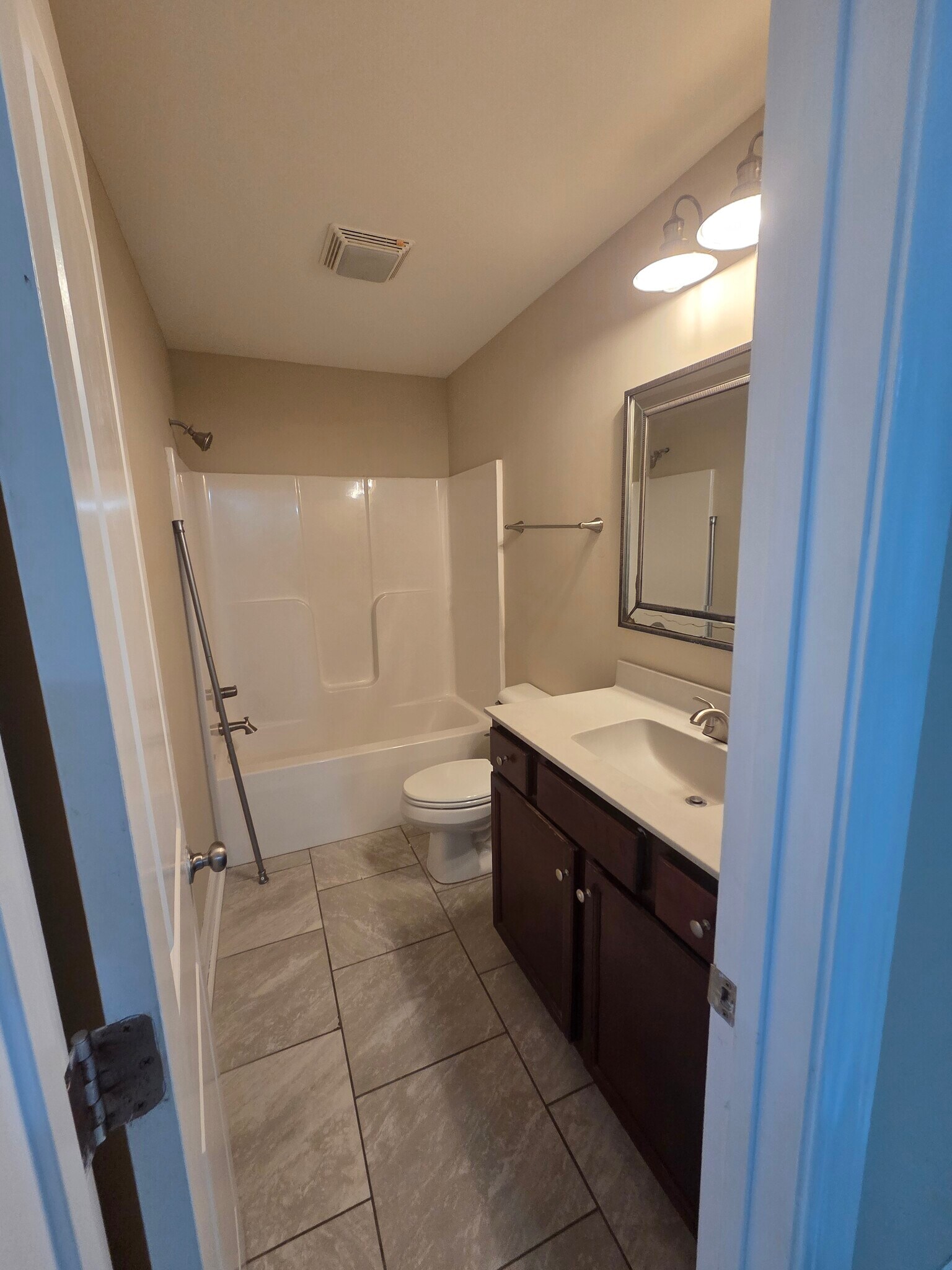 Upstairs Bathroom - 500 Hillshade Ct