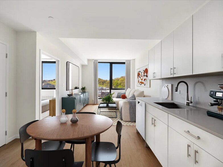 Building Photo - 4778 Broadway